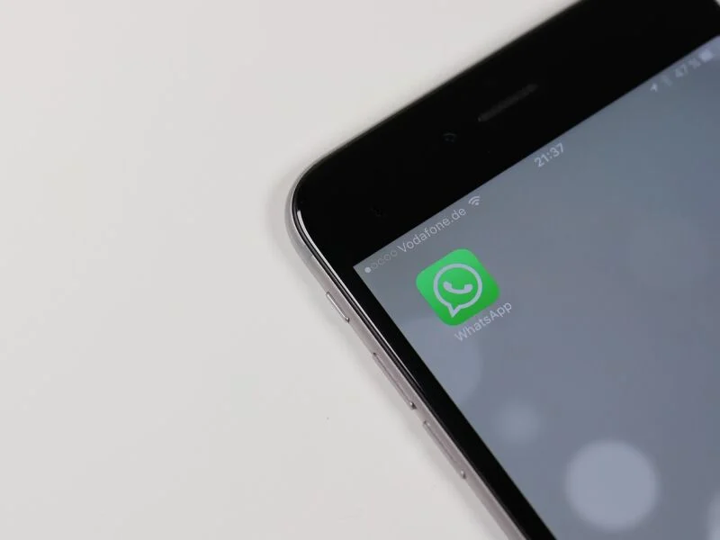 Meta vai bloquear login do WhatsApp em celulares com sistema desatualizado; entenda
