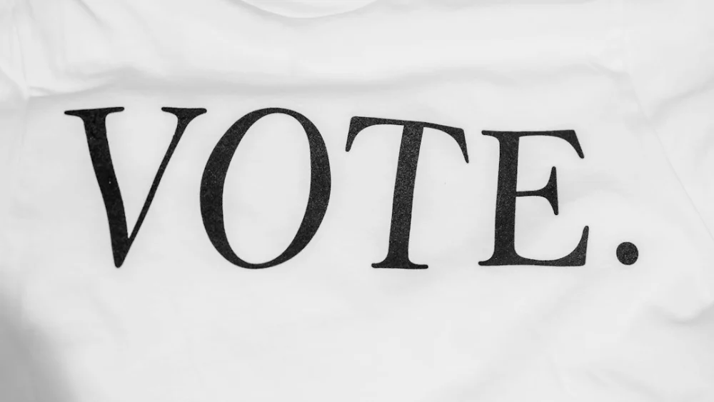 Movimento contra o voto feminino cresce nas redes e reacende debate sobre um direito conquistado há quase 100 anos