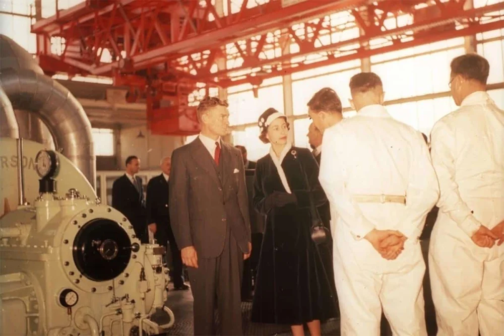 O dia em que a rainha Elizabeth II inaugurou a primeira usina nuclear comercial do mundo e iniciou a Era Atômica do Reino Unido