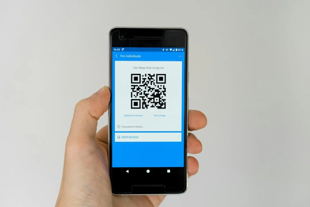 O golpe do QR Code em locais públicos pode roubar seus dados sem que você perceba