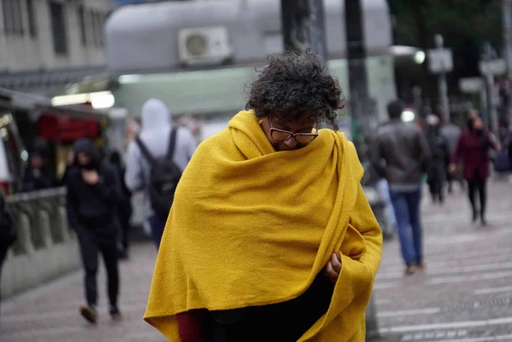 Outubro começa com frente fria e mínima de 13°C na capital de SP