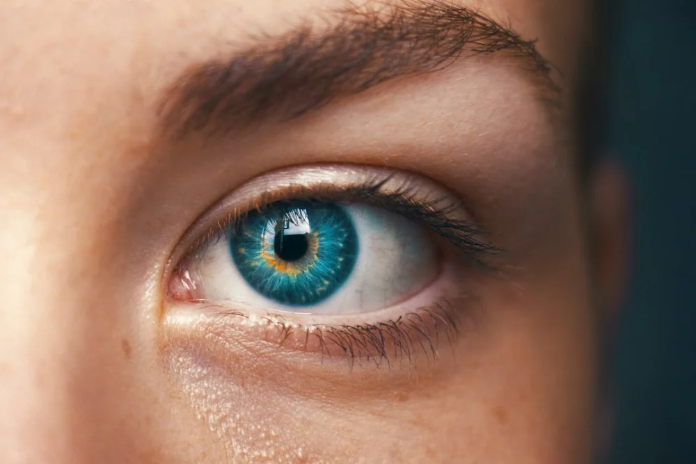 Passa mais de 4 horas por dia no celular? Veja como proteger seus olhos e evitar problemas de visão