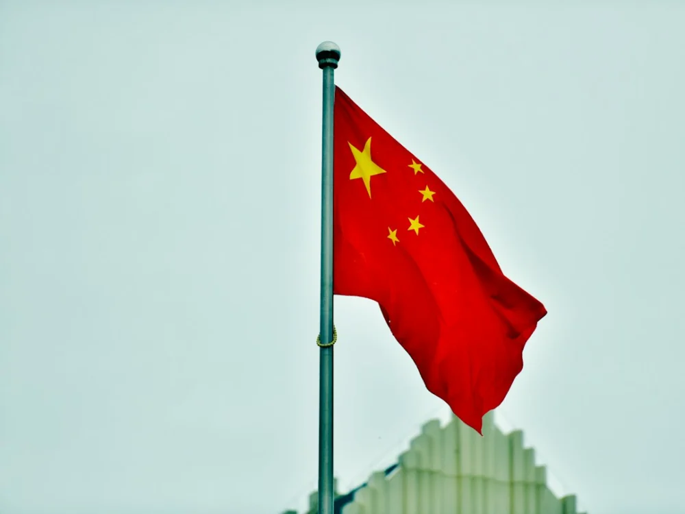 Por que a China quer limitar os relacionamentos entre pessoas e inteligências artificiais
