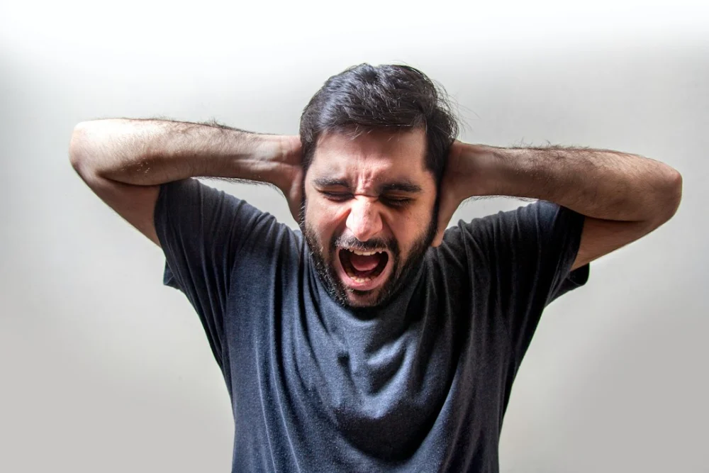Por que gritamos quando sentimos medo? A resposta está em uma característica estranha da nossa voz