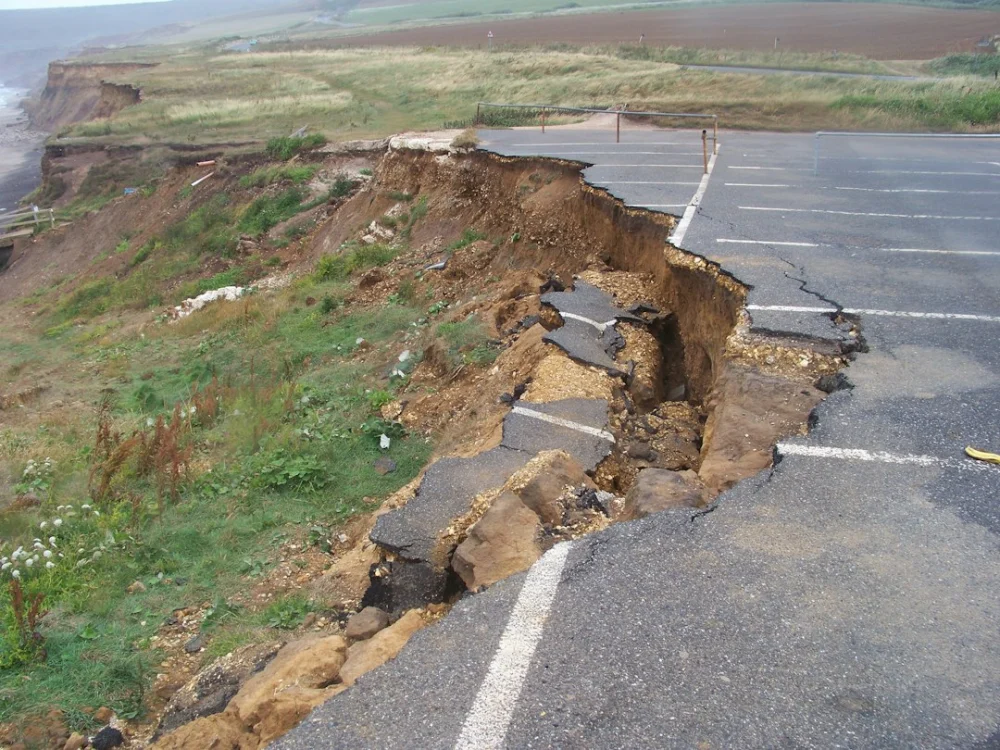 Por que terremotos de magnitude semelhante causam danos tão diferentes?