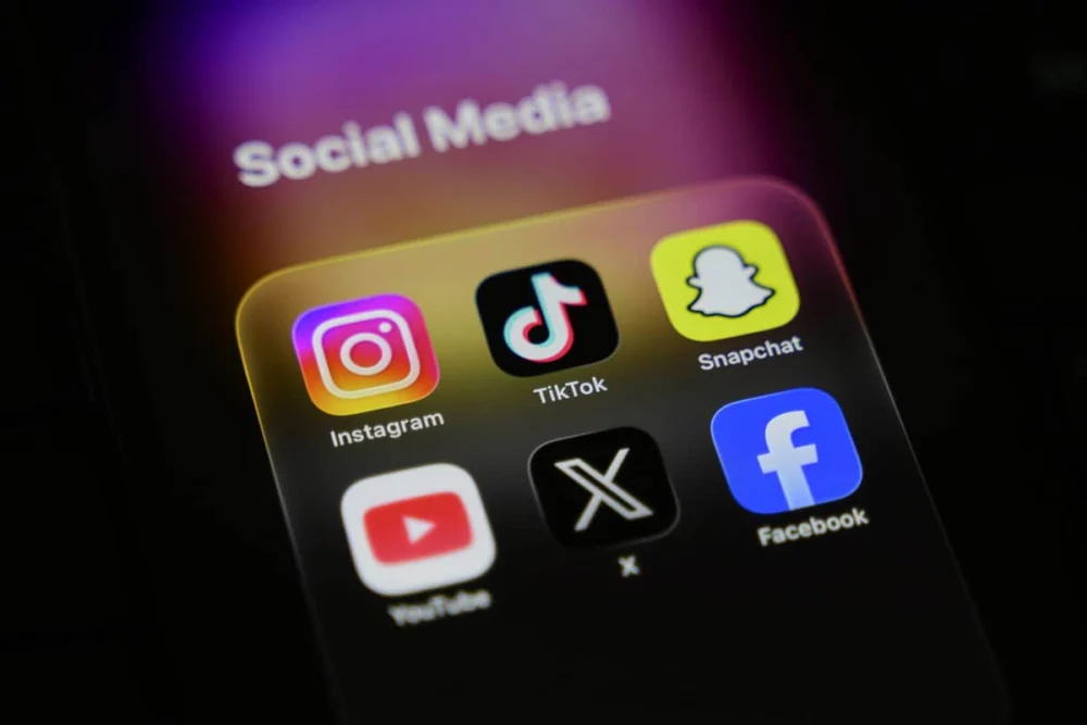 Redes sociais são vistas como ameaça à democracia por número crescente de pessoas