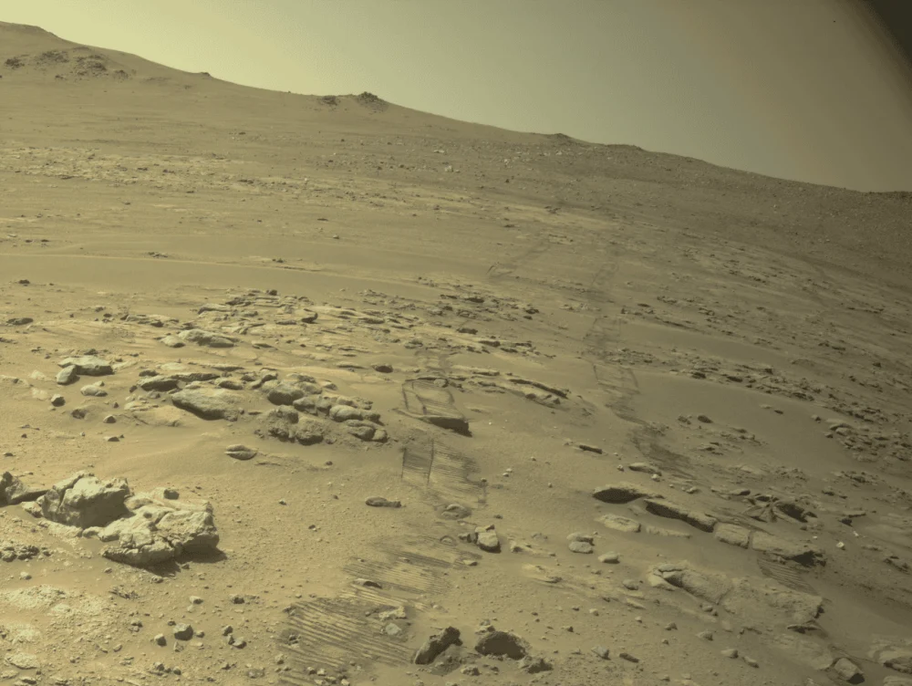 Robô bate recorde de distância em Marte, Starship volta à base e Lua se afasta da Terra