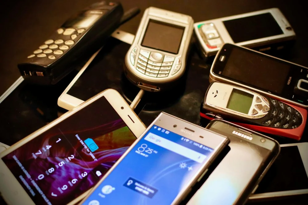 Seu celular perde bateria mesmo parado? Veja quais apps revisar e como limitar o consumo
