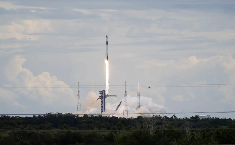 SpaceX faz viagem mais rápida de uma nave dos EUA até a Estação Espacial