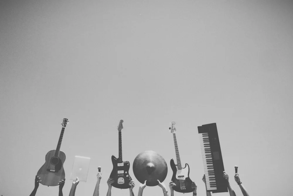 The Strokes e Tom Morello surpreendem ao declarar apoio a Lula nas eleições brasileiras