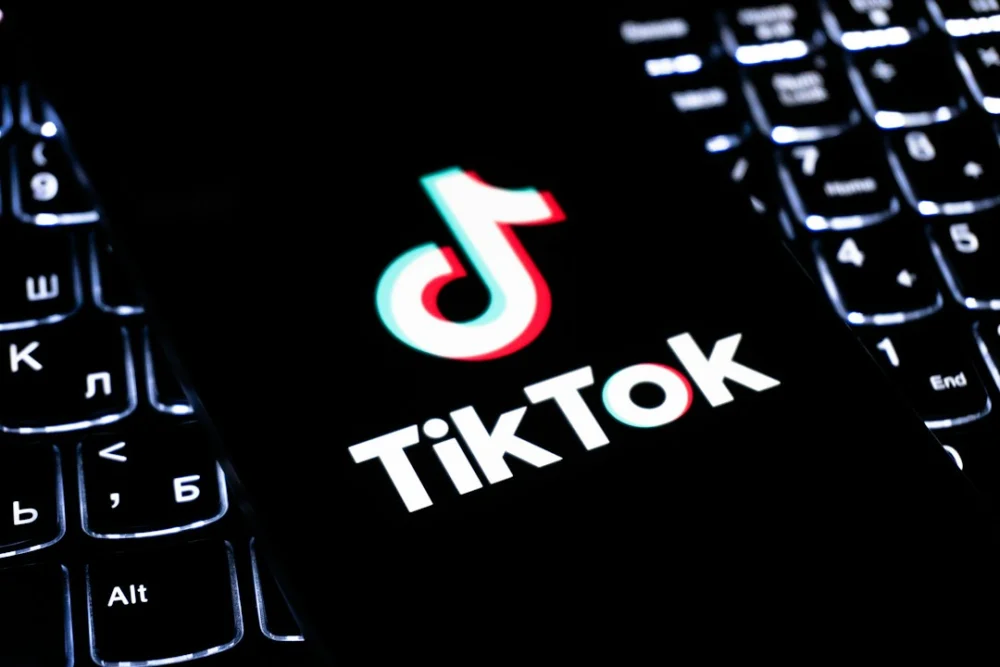 TikTok vira referência para adolescentes, mas popularidade não garante respostas confiáveis