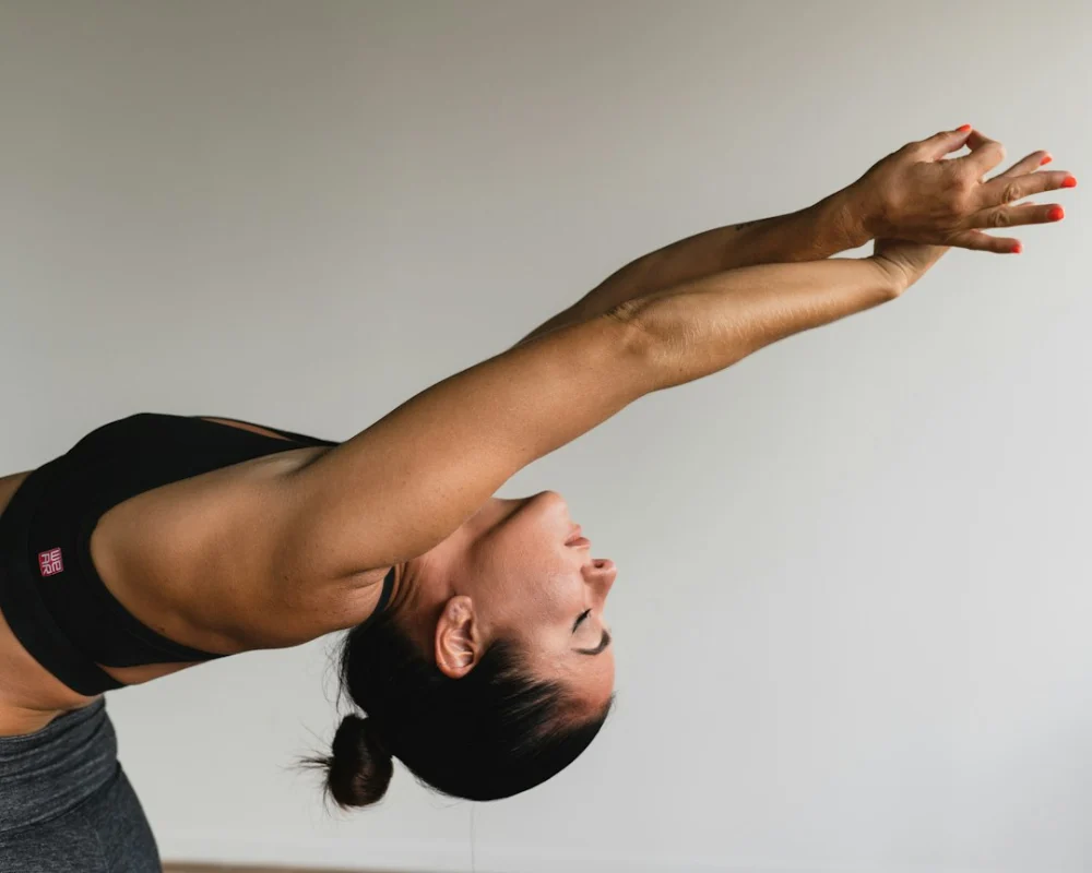 Yoga e Pilates em casa: quatro exercícios para trabalhar força e mobilidade