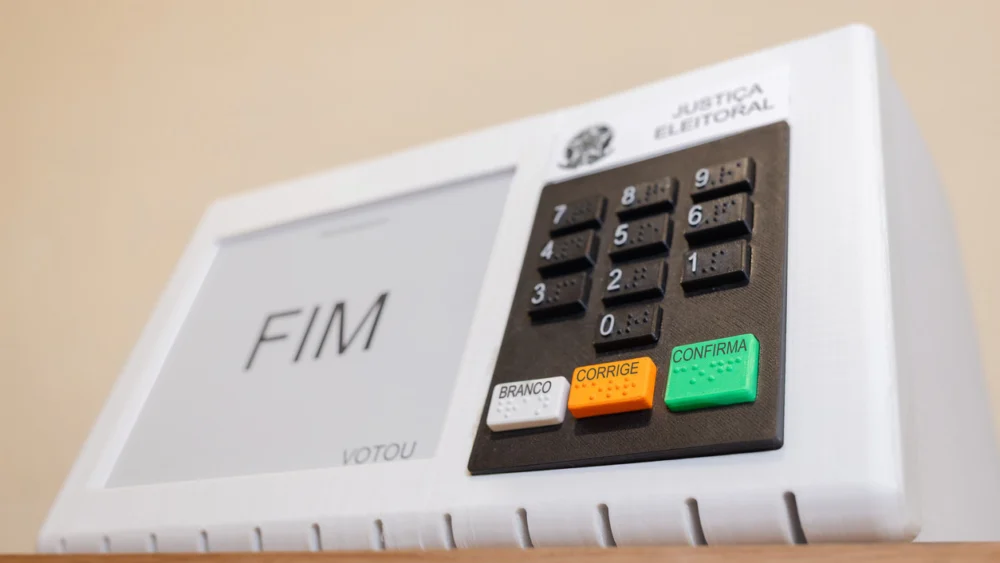 Atualizações na urna eletrônica prometem facilitar votação