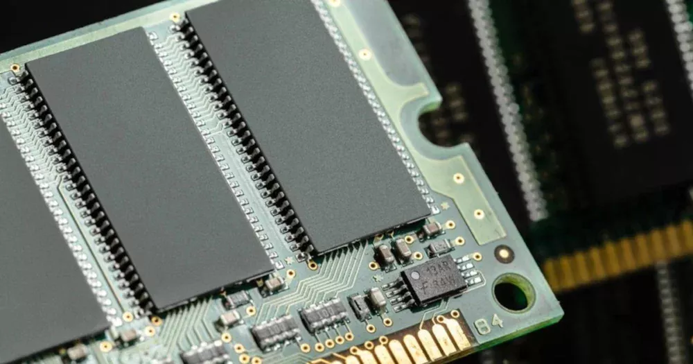 Crise de memórias vai piorar bastante, alerta CEO da Micron