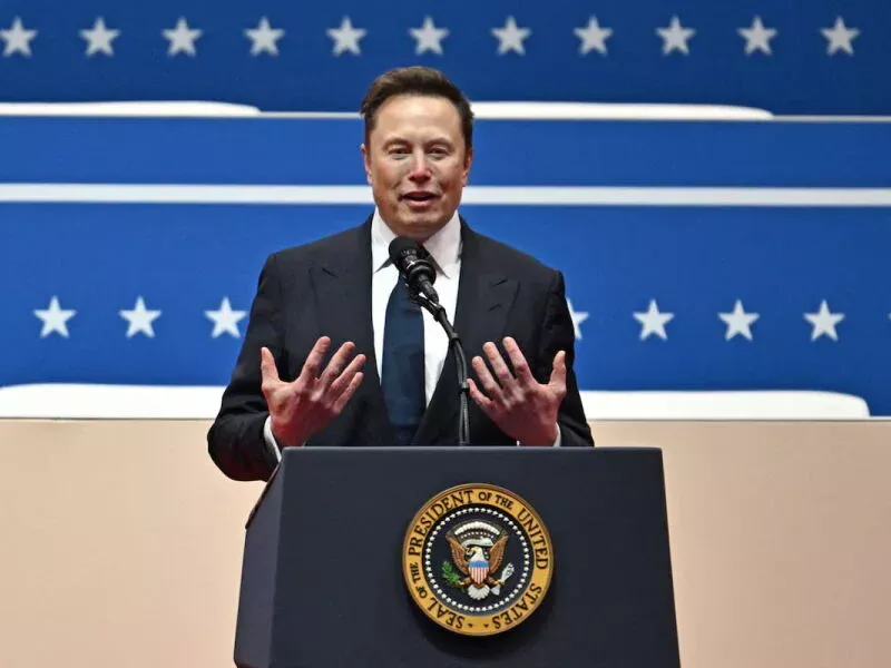 Elon Musk confirma possível fusão entre Tesla e SpaceX