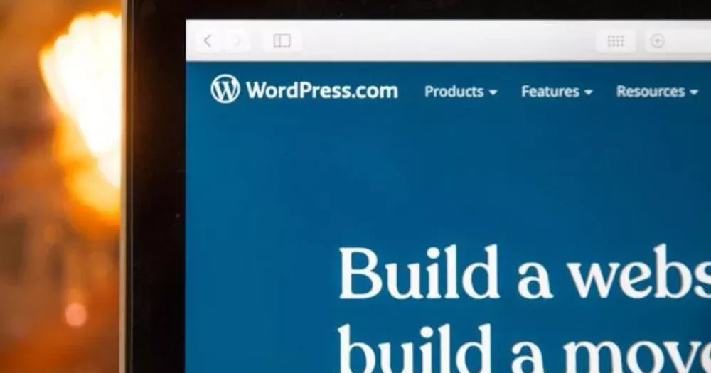 Fundador do WordPress retoma comando da Automattic após conselho tentar afastá-lo por 33 horas