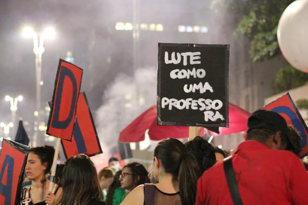 Lula anuncia perdão de R$ 12,6 bilhões em dívidas e Pix de até R$ 5 mil para MEIs
