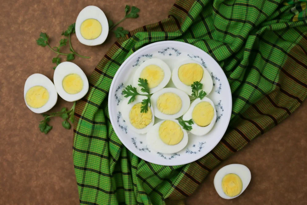 Manteiga ou óleo para preparar ovos? A diferença vai além do sabor