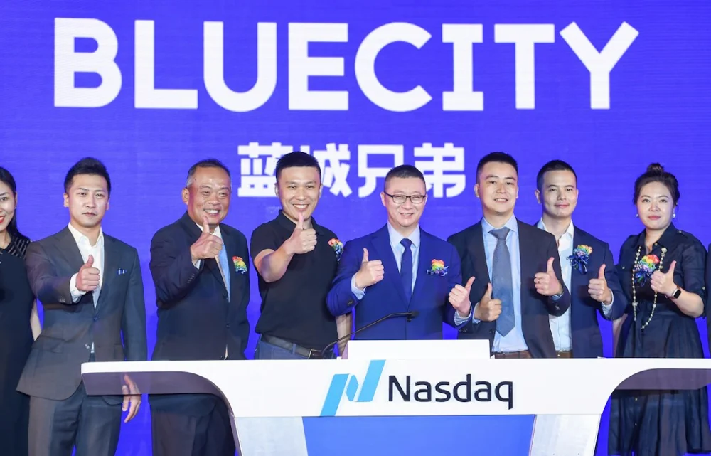 Nasdaq cai mais de 2% com dúvidas sobre a dívida que financia o boom da IA