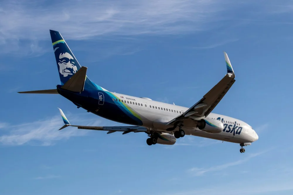 Por que avião de Flávio Bolsonaro evitou o espaço aéreo brasileiro durante viagem aos Estados Unidos?