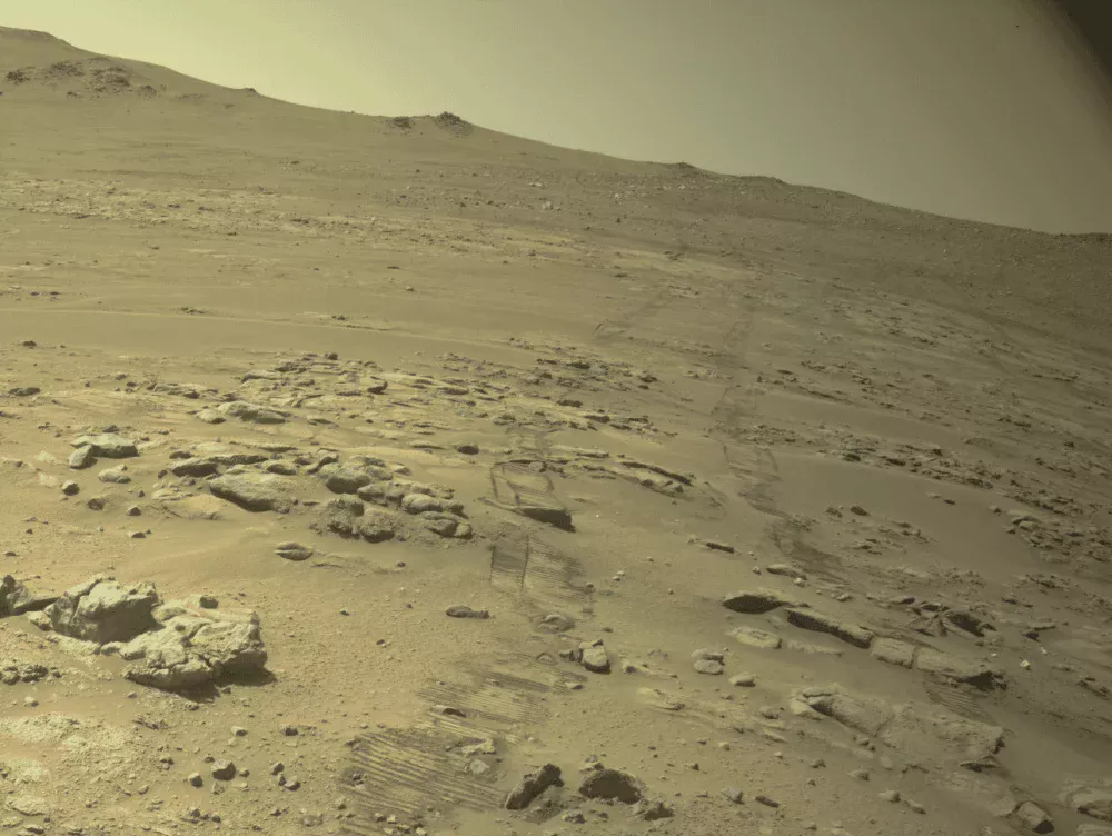 Robô bate recorde de distância em Marte, Starship volta à base e Lua se afasta da Terra