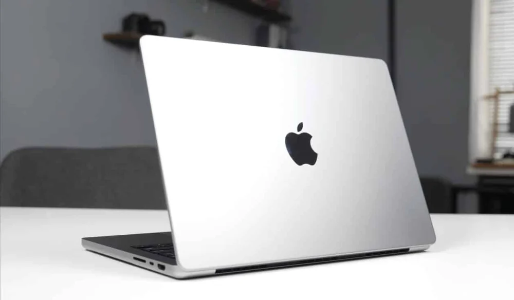 Rumor: MacBook Pro com tela OLED sensível ao toque partirá de US$2.900