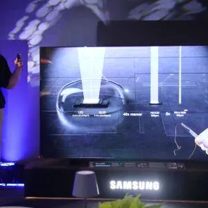 Samsung lança novo portfólio premium de TVs Vision AI na Ferreira Costa, no Recife 