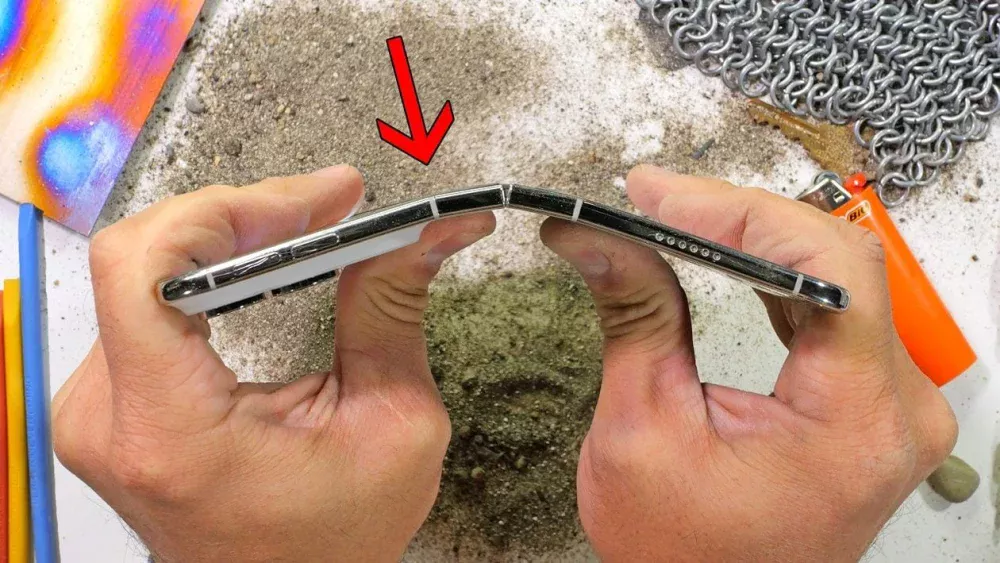 Teste de resistência aponta fragilidades do iPhone Duo