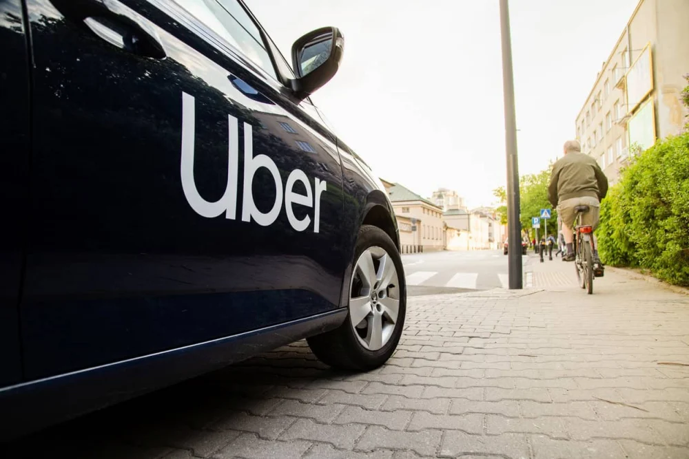 Uber lança recurso que facilita embarque de idosos e pessoas com deficiência